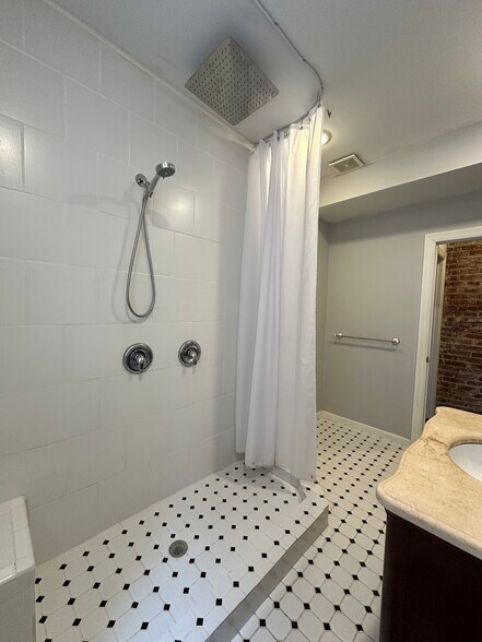 Shower - 3169 Portis Ave