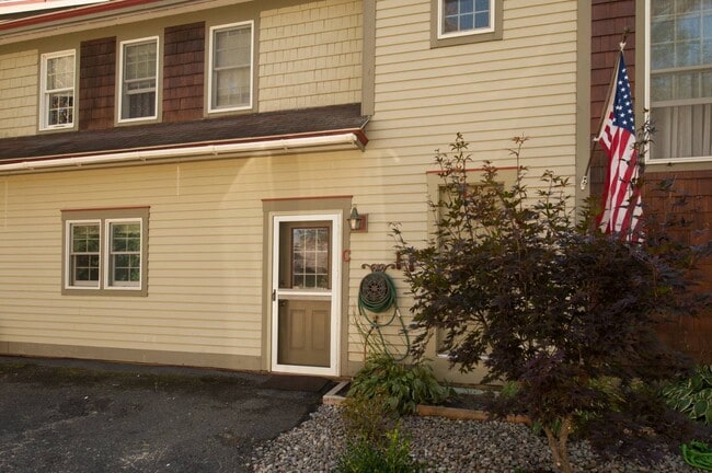 Building Photo - 1439 NY-9P