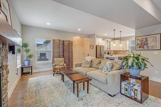 Building Photo - Beautiful mountain views from a Gold Hill Mesa corner lot with a hot tub!