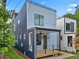 Building Photo - 569 Middle St SW