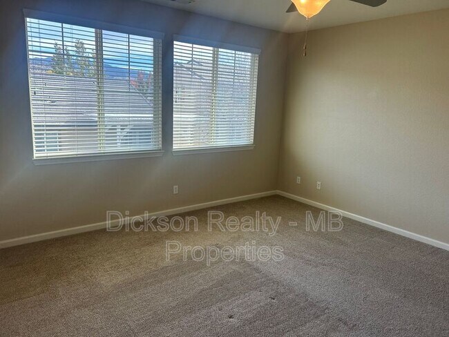 Building Photo - 10724 Grayslake Dr