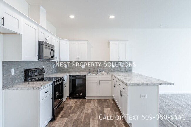 Building Photo - 164 E Montmorency-A