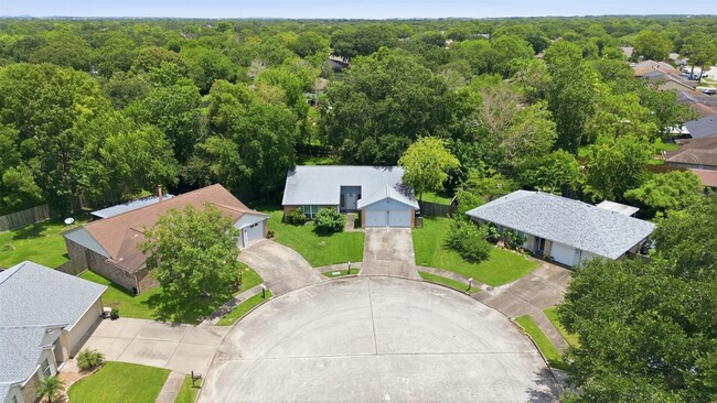 Building Photo - 214 Glen Haven Ct