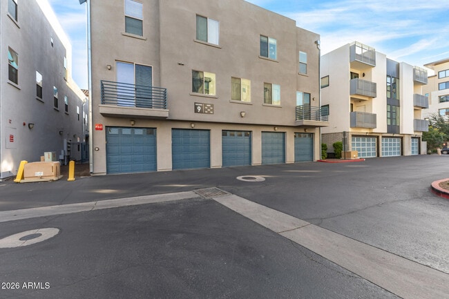 Building Photo - 610 E Roosevelt St