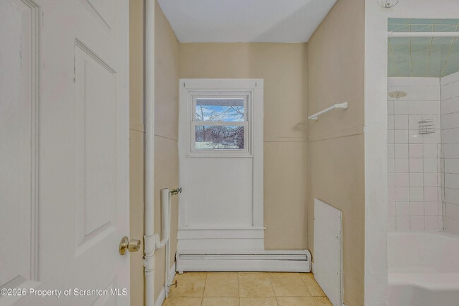 Building Photo - 2513 N Main Ave