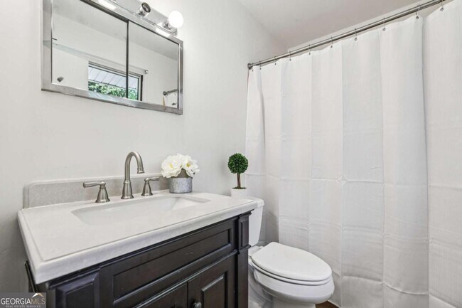 Building Photo - 3705 Donaldson Dr NE