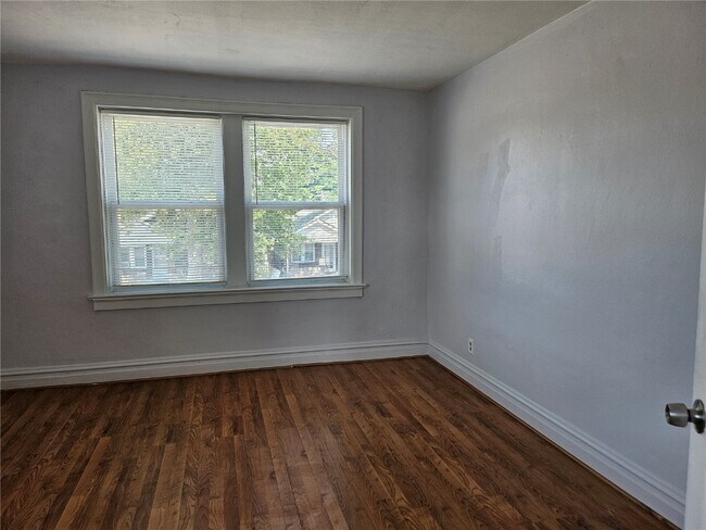 Building Photo - 5856 Hampton Ave