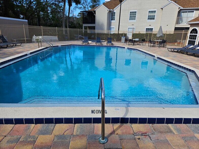 Building Photo - 682 Youngstown Pky