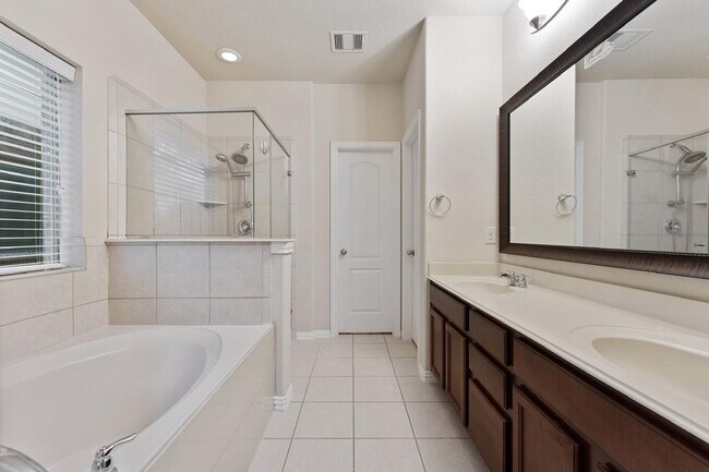 Building Photo - 26116 Chivalry Ct