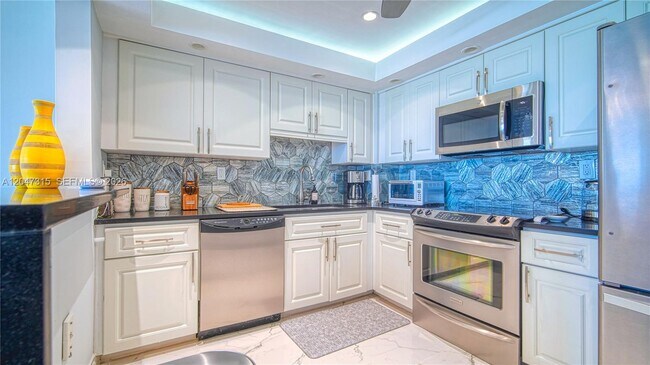 Building Photo - 3550 Galt Ocean Dr