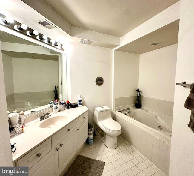 Building Photo - 5958 Founders Hill Dr