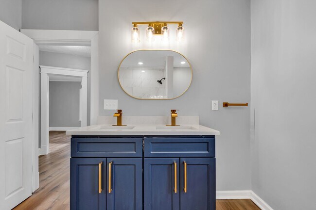 Building Photo - Fully renovated house located on Cleveland...