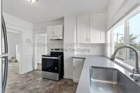 Building Photo - 1622 W Mission Ave