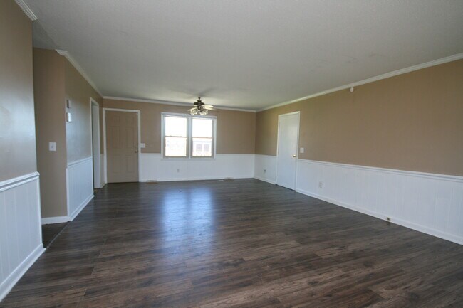 Building Photo - 6206 NW Angus Cir