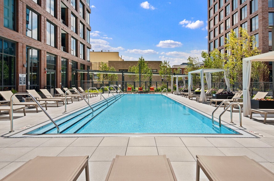 Building Photo - 26 N Sangamon St