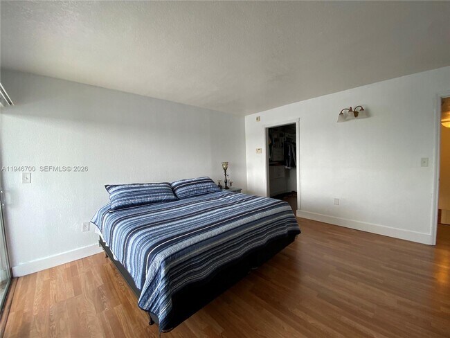 Building Photo - 9375 Fontainebleau Blvd