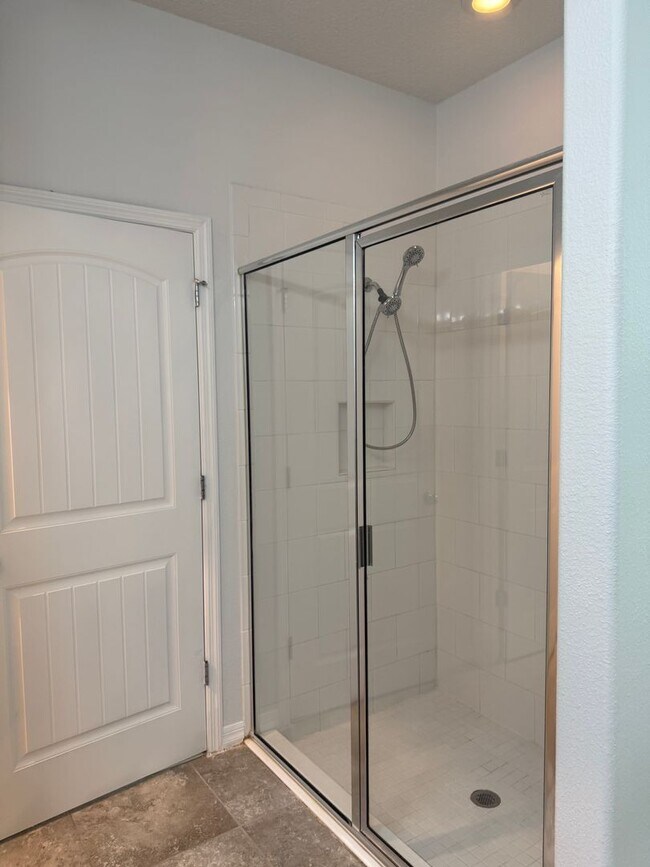 Building Photo - Home in WATERLEIGH Winter Garden!