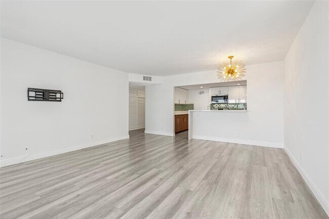 Building Photo - 3700 Galt Ocean Dr
