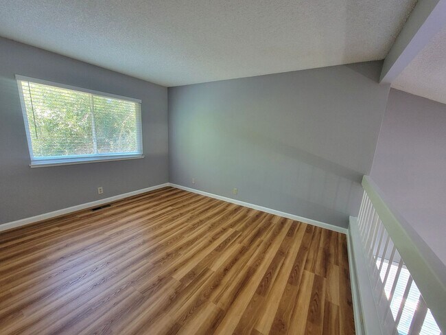 Building Photo - Spacious Beauty with Remodeled Kitchen and...