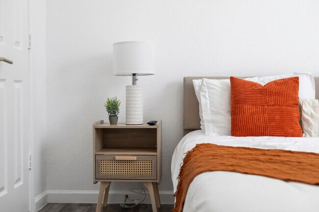 Building Photo - 2929 Kings Rd