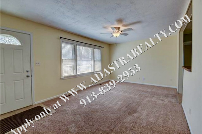 Building Photo - Cute 3 Bed 1 Bath Ranch in Raytown-Availab...