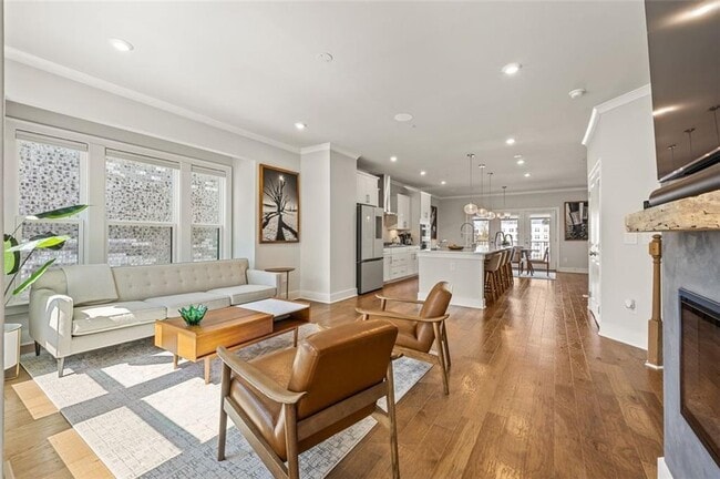 Building Photo - 2145 Burnside Dr NW