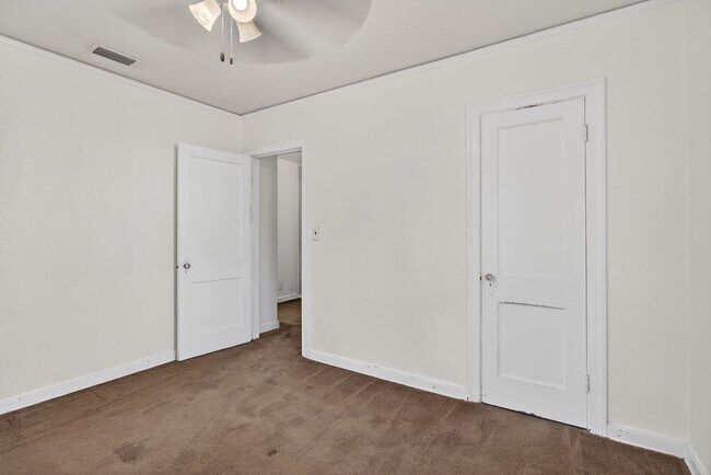 Building Photo - Spacious 3-Bedroom Corner Home with Garage & Private Courtyard