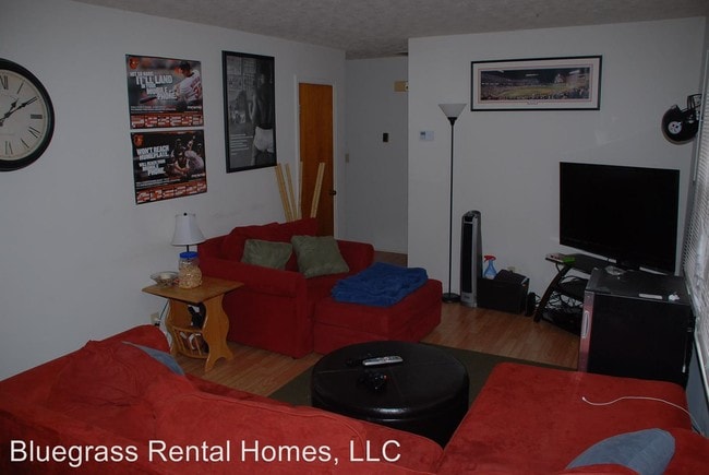 Building Photo - 2 br, 1 bath Apartment - 1348 Royalty Court