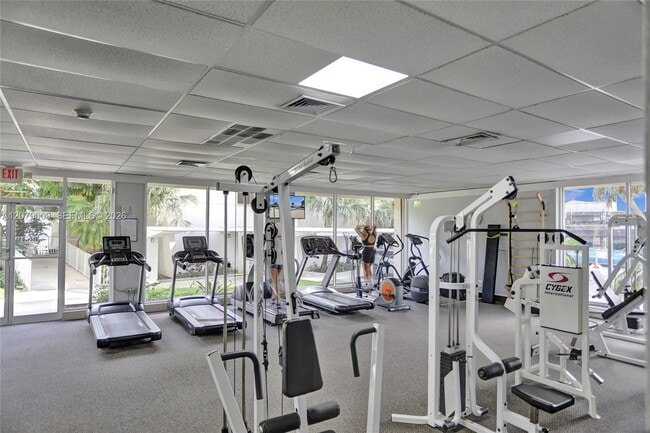 Building Photo - 300 Bayview Dr