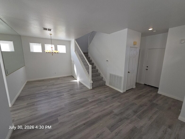 Building Photo - 11673 Compass Point Dr N