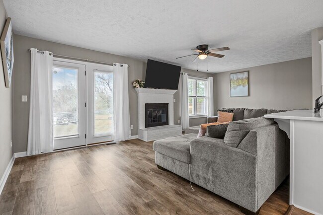 Building Photo - 38 Hallmark Dr