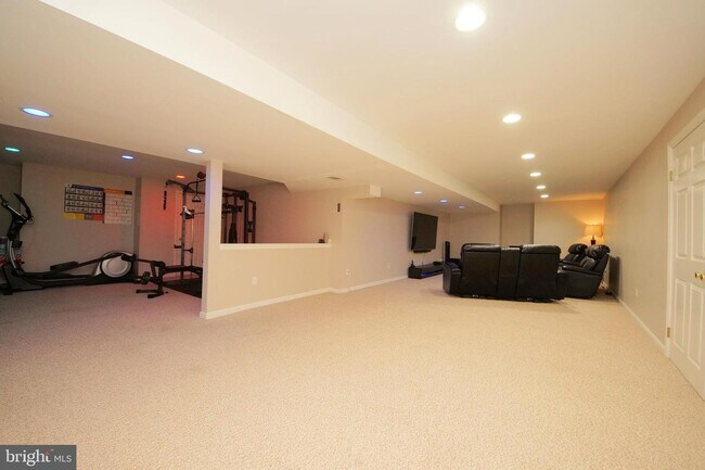 Building Photo - 43 Pickering Dr