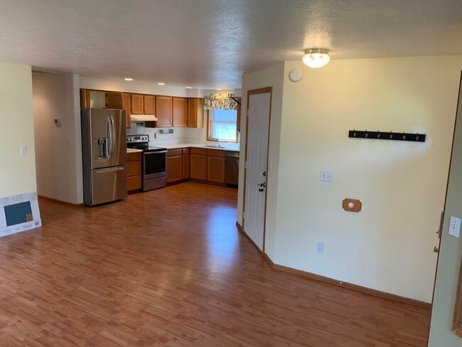 Building Photo - 3 Bedroom, 2 Bathroom House in Springfield