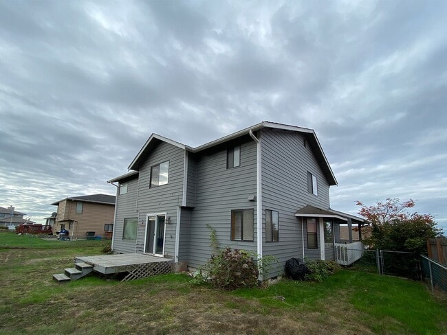 Building Photo - 1507 63rd Ave NE
