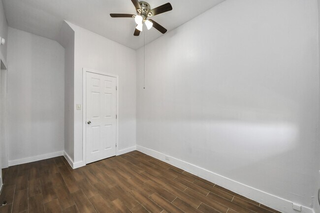 Building Photo - 1213 28th St