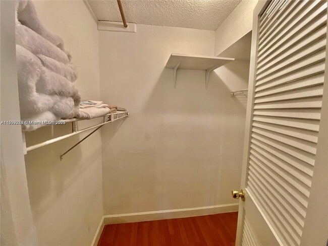 Building Photo - 671 S Hollybrook Dr