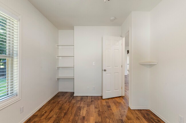 Building Photo - 7913 E 129th St