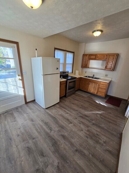 Building Photo - 208 Pike St