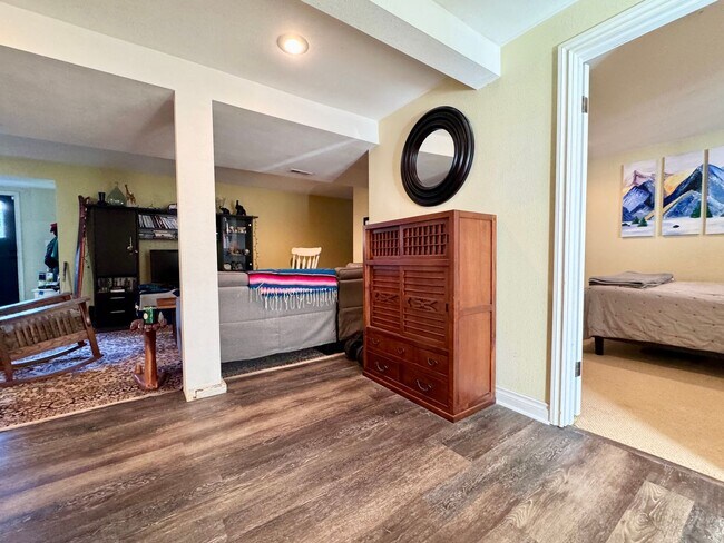 Building Photo - View Ridge Home