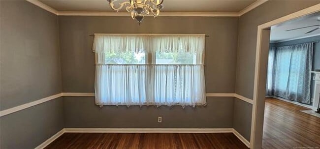 Building Photo - 3-bedroom, 1 bathroom, 1 car attached gara...