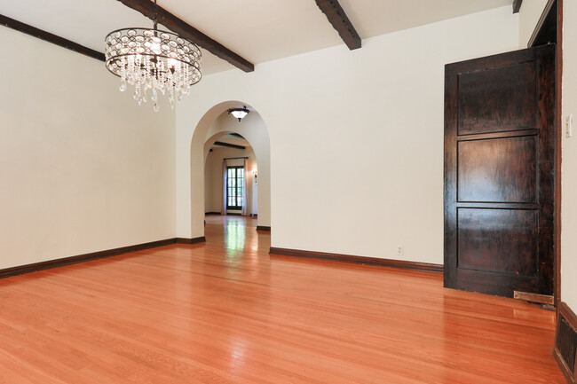 Large Dining - 139 N Orange Dr