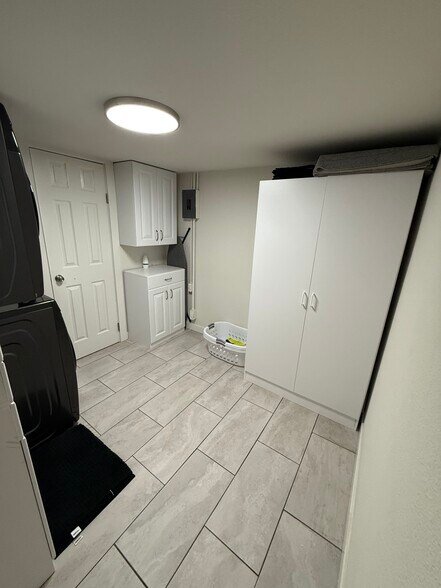 Building Photo - 1124 S Powerline Rd