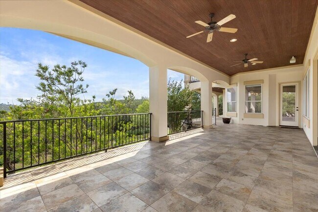 Building Photo - 8600 Bluegrass Dr