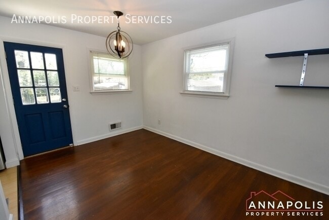 Building Photo - 757 Warren Dr