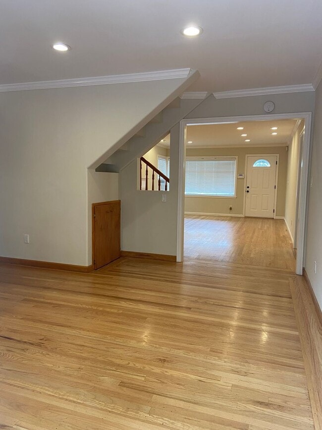 Building Photo - 3 Bed/2Bath Ready to Move In