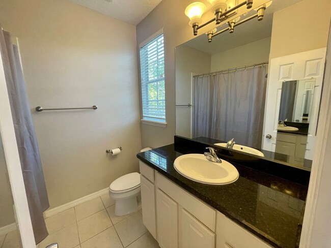 Building Photo - Private Townhouse in Heart of South Tampa