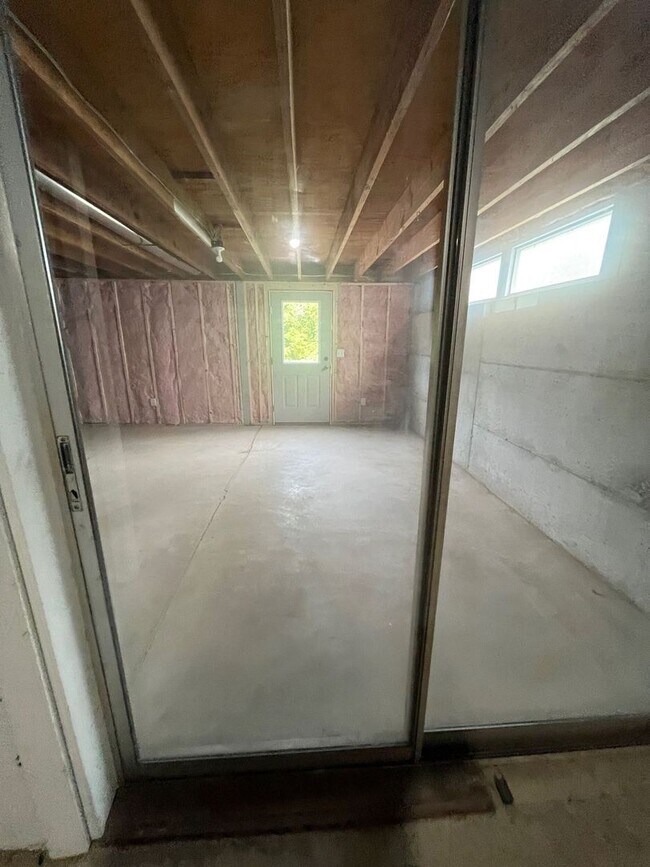 Building Photo - Newly Renovated Single-Family Home in Wash...