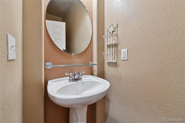 Building Photo - 11390 Navajo Cir