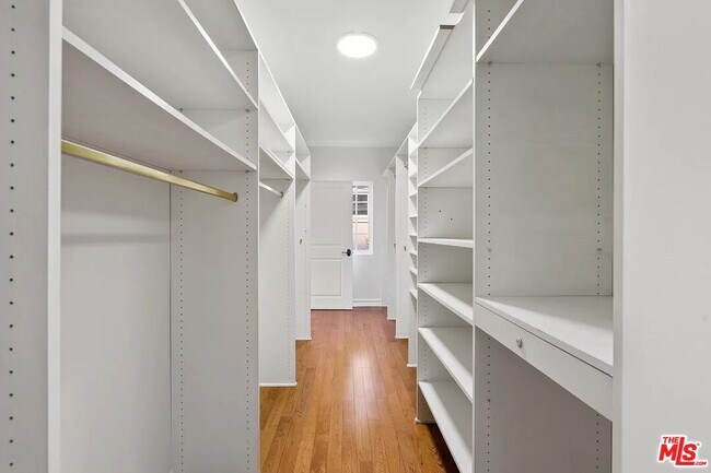 Building Photo - 5086 Avenida Hacienda