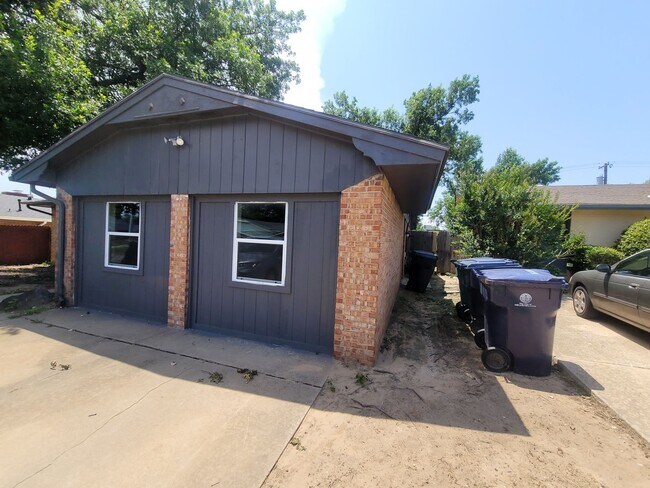 Building Photo - 4904 NW 29th St